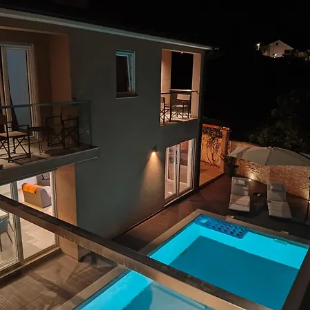 Modern House Luna With Pool فيلة *