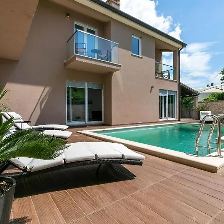 Modern House Luna With Pool *