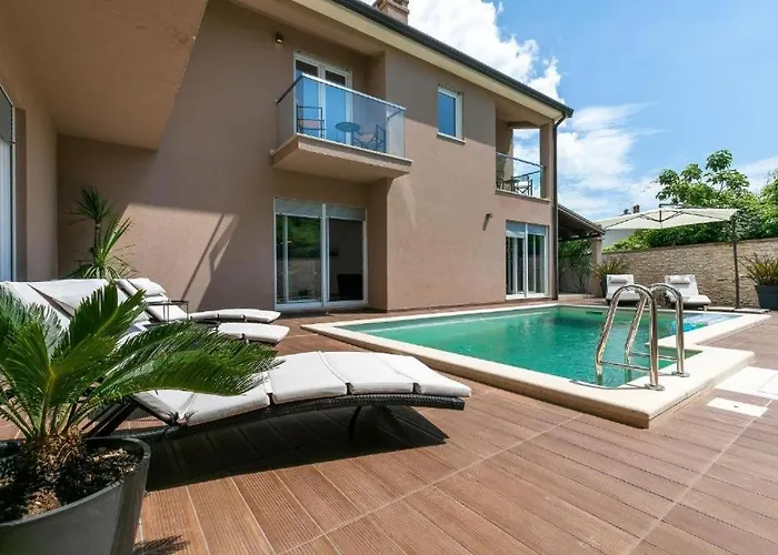 Modern House Luna With Pool *