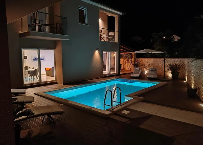 Modern House Luna With Pool Villa