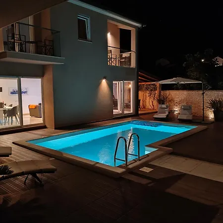 Modern House Luna With Pool Villa
