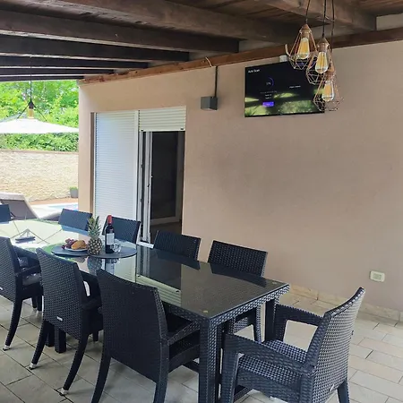 Modern House Luna With Pool