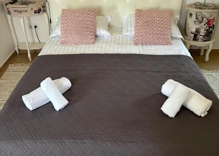 Modern House Luna With Pool *