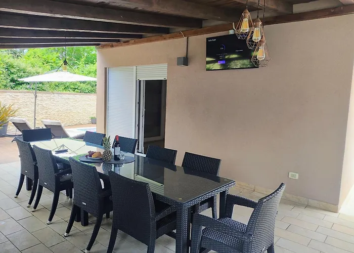 Modern House Luna With Pool